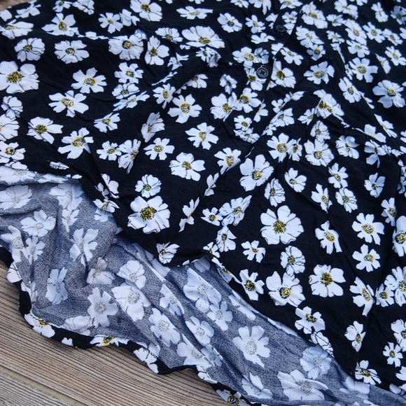 Flower Print Pattern Button Down Front Tie Back Blouse Top - Picture 5 of 12